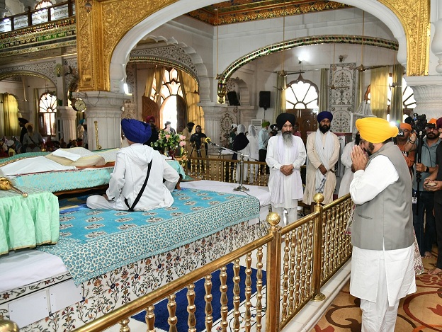 CM pays obeisance at Gurudwara Singh Shaheedan; says Bittu should flag pending issues of state with the Union government 