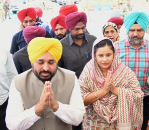 CM pays obeisance at Gurudwara Singh Shaheedan; says Bittu should flag pending issues of state with the Union government 
