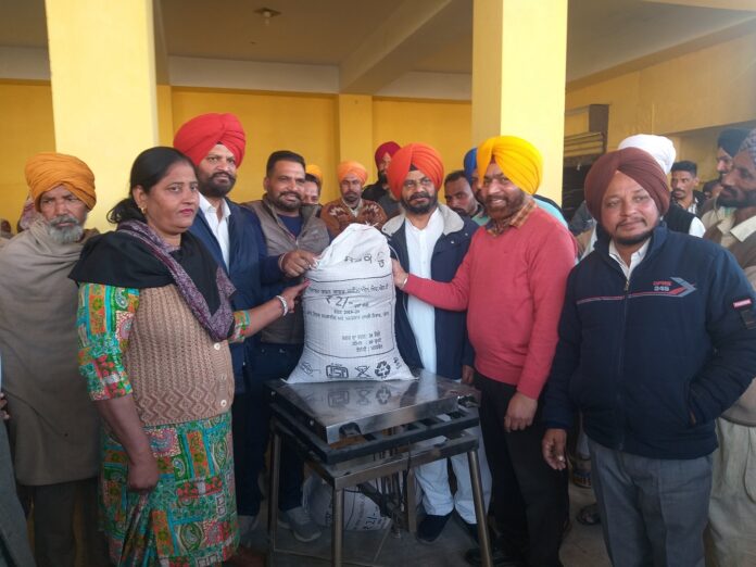 Nagra inaugurated distribution of PDS wheat through ePOS machines at Balahri Kalan