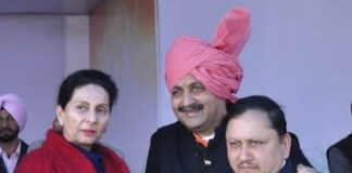 ਡੀ.ਪੀ.ਆਰ.ਓ ਪਟਿਆਲਾ ਦਫ਼ਤਰ ਦੇ ਕਰਮਚਾਰੀ ਨੂੰ 35 ਸਾਲ ਦੀਆਂ ਵਧੀਆਂ ਸੇਵਾਵਾਂ ਬਦਲੇ ਸਨਮਾਨਤ ਕੀਤਾ