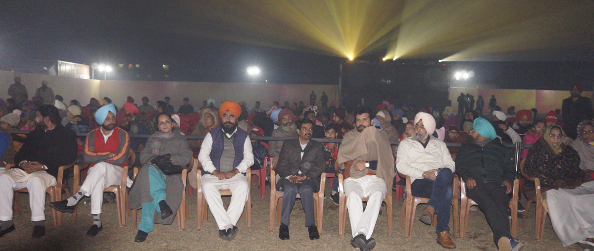 Cold weather fails to deter devotees to watch light and sound shows at Sri Muktsar Sahib-DC