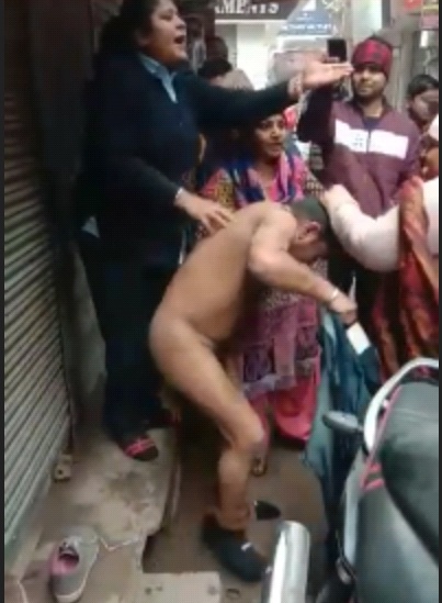 Mother dared to thrash a youth in market for making obscene gesture to her daughter
