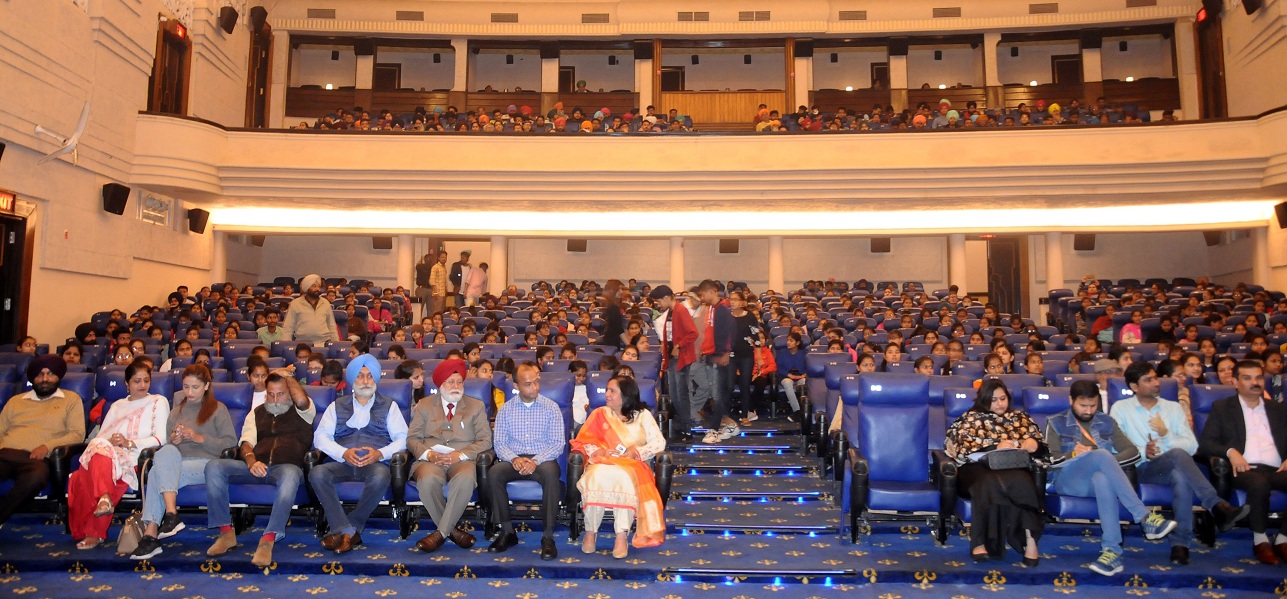 Patiala Heritage -special screening of movie Nanak Noor e Illahi done for localities  