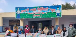 ਸਵੈ ਸਹਾਇਤਾ ਪ੍ਰਾਪਤ ਗਰੁੱਪਾਂ ਵੱਲੋਂ ਬਣਾਏ ਕੱਪੜੇ ਦੇ ਥੈਲੇ ਦੇ ਰਹੇ ਨੇ ਪਲਾਸਟਿਕ ਮੁਕਤ ਪਟਿਆਲਾ ਤੇ ਵੋਟਰ ਜਾਗਰੂਕਤਾ ਦਾ ਸੁਨੇਹਾ