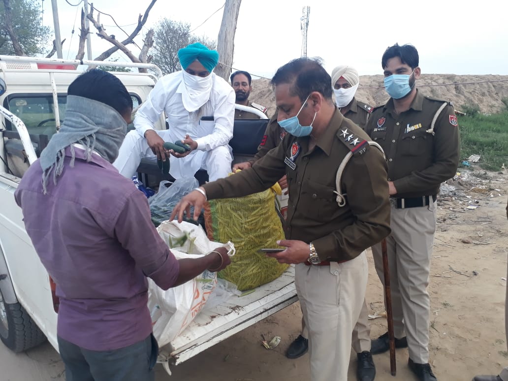 Punjab police distribute 1.5 lakh dry food packets to needy; e-Pass facility for COVID-19 curfew-DGP