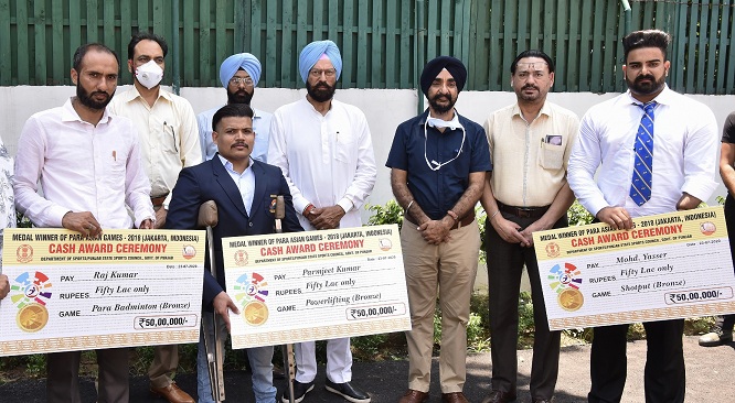 Rana Sodhi accords Rs.1.5 crores to three bronze medalists of Para Asian Games