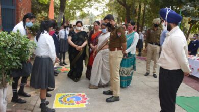 SSP Patiala impressed with the talent shown by Police DAV students