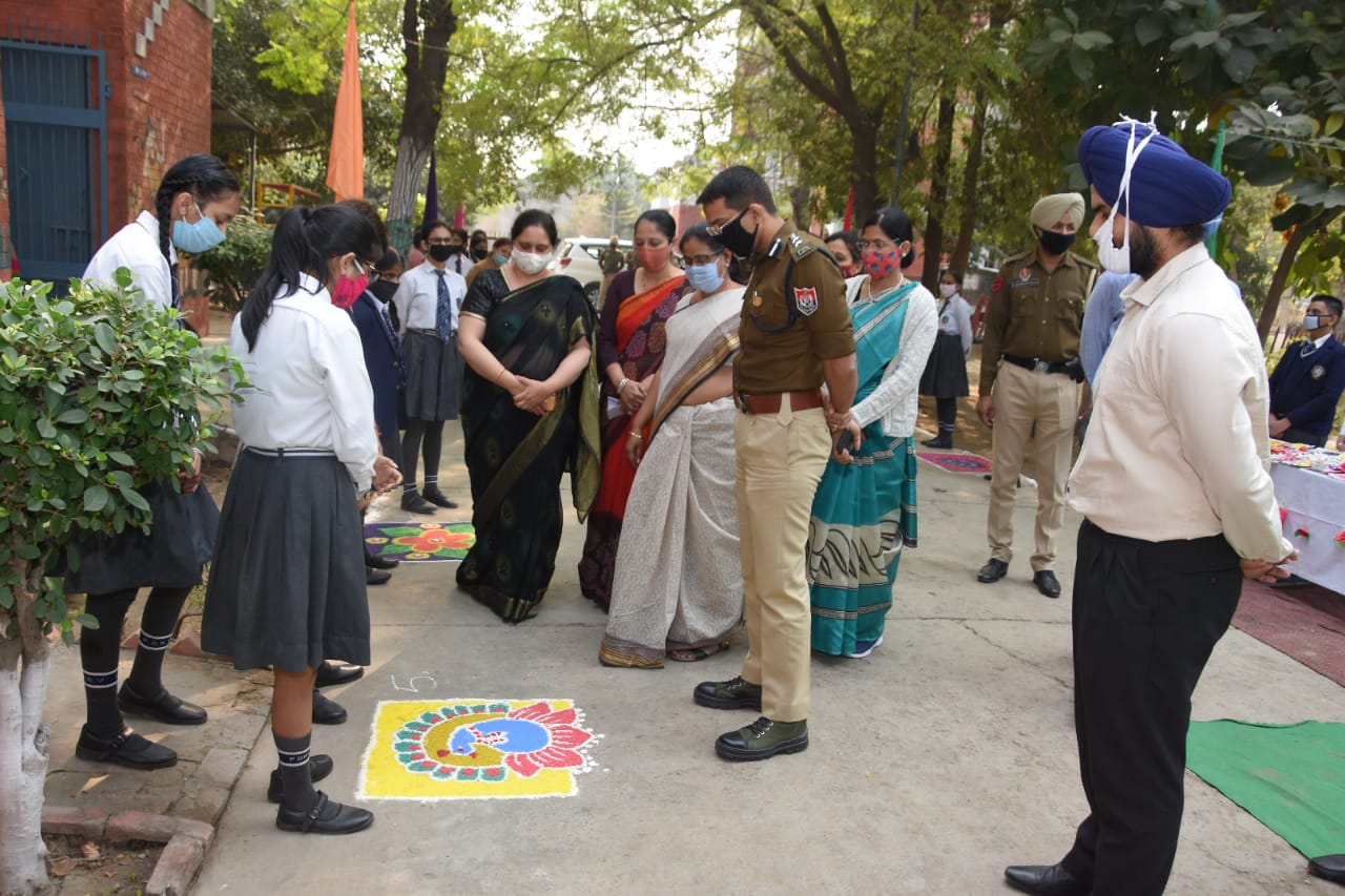 SSP Patiala impressed with the talent shown by Police DAV students