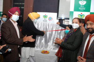 Sidhu launches new knee replacement technique at Ivy