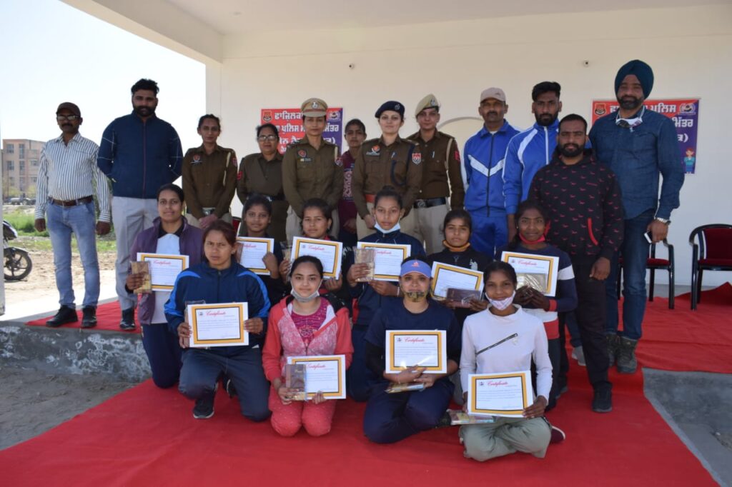 Fazilka police familiarised girls in self-defence techniques- SSP