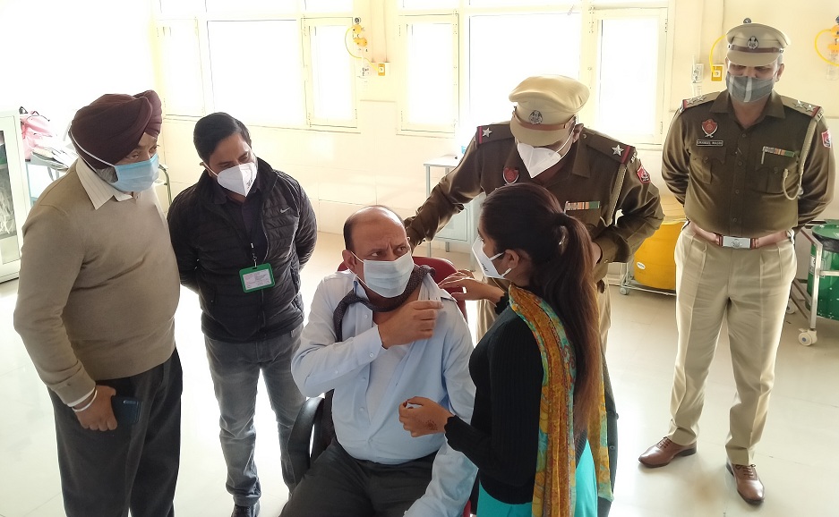 Vigilance bureau chief Uppal takes Covid vaccine jab; urged officials for early vaccination