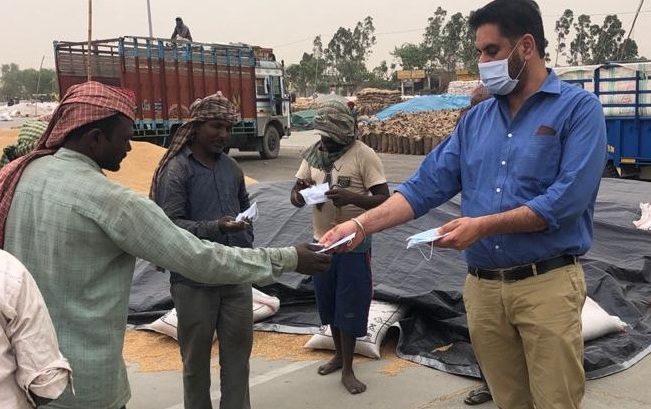 Mandi Board distributes 5000 facemasks among farmers/labourers in Ludhiana grain markets