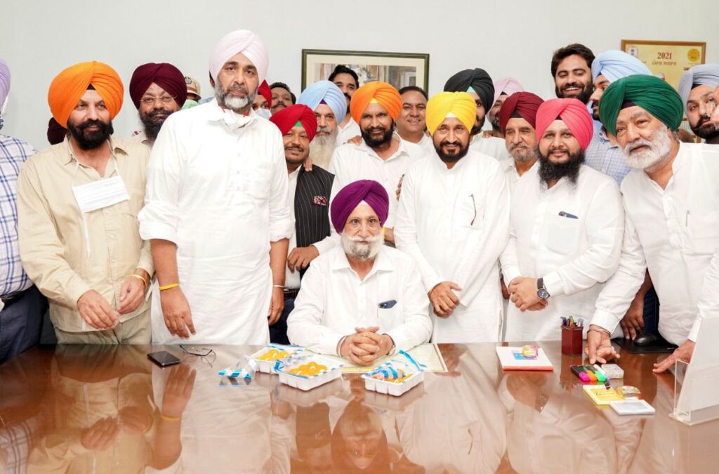 Randhawa assumes charge as Dy CM in the presence of Who’s Who of Congress