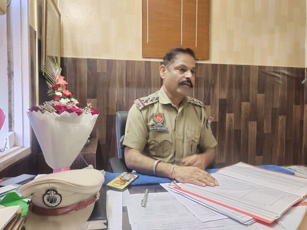 Inspector Rajesh Malhotra is the new SHO of Lahori gate police station