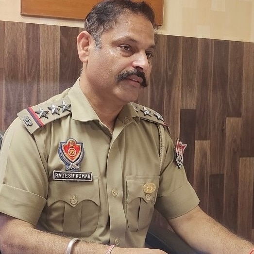Inspector Rajesh Malhotra is the new SHO of Lahori gate police station