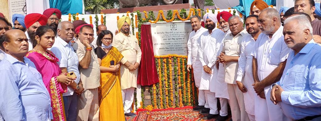 Singla unveils statue of first Sikh Ruler