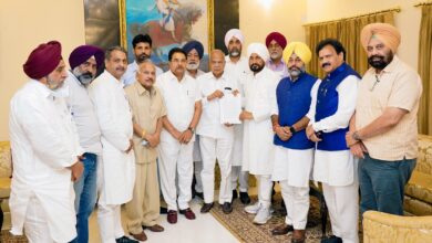 CM submits memorandum on farmers’ issues to governor for forwarding same to PM