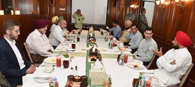 Punjab CM holds brainstorming sessions with business tycoons; assures fulsome support