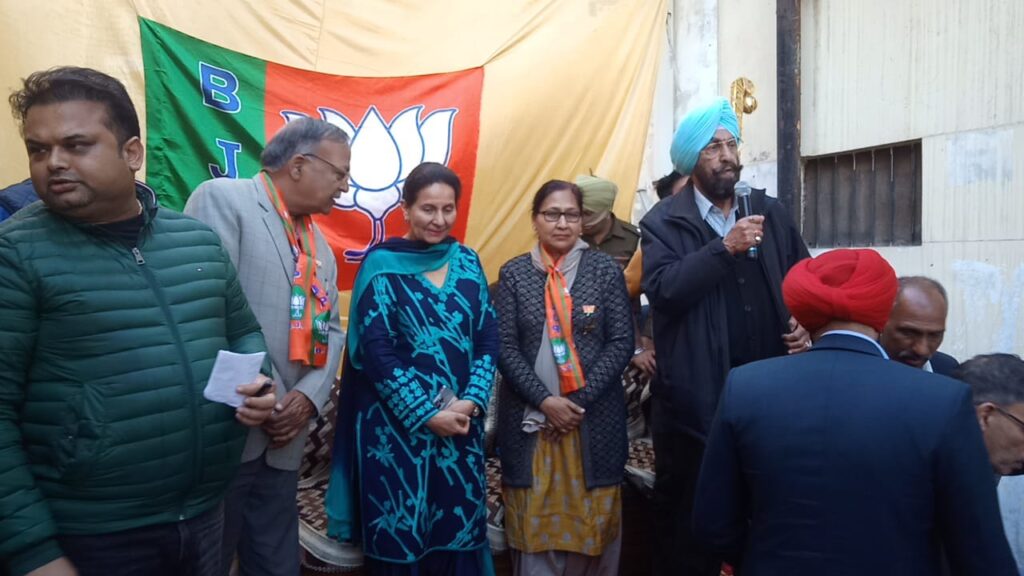 Is lukewarm response to Capt’s campaigning forces Preneet Kaur to revolt? May join BJP 
