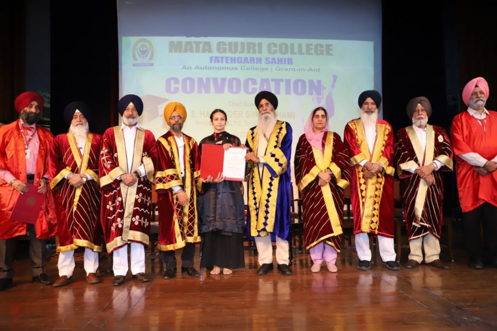 Mata Gujri College organizes Annual convocation 