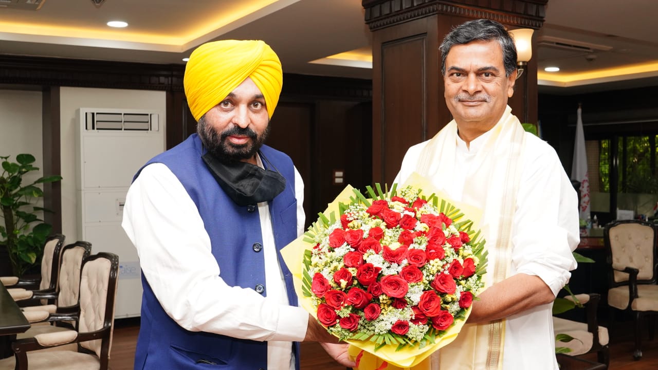 CM calls on union power minister RK Singh; seeks uninterrupted power supply to Punjab
