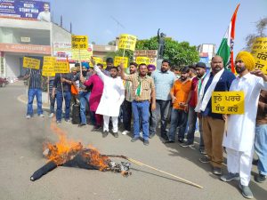 Youth Congress holds protest over case registered   against Alka Lamba           