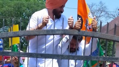 High drama witnessed during appearance of Alka Lamba before Rupnagar police; Cong stage protest