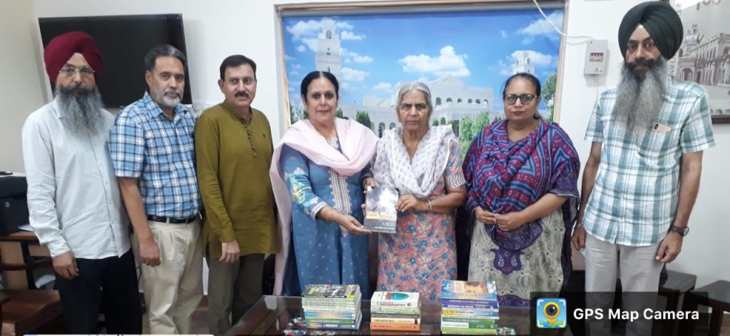 Book Bank of Geography Dept at Govt Mohindra College receives donations