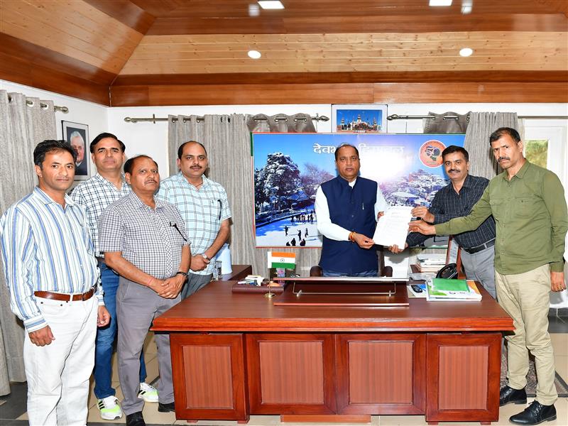 Delegation of All HP University and College Teachers calls on Chief Minister