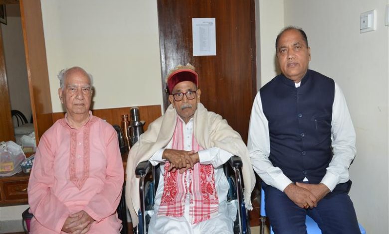 CM Calls on former Chief Minister Shanta Kumar