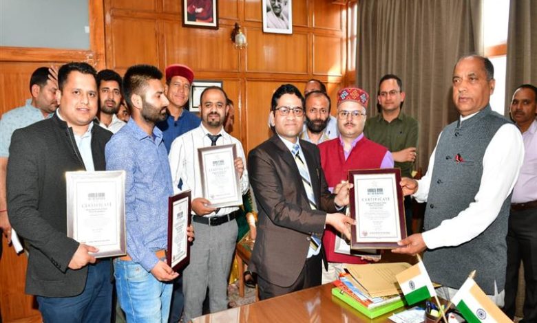 Members of Chess Marathon call on CM