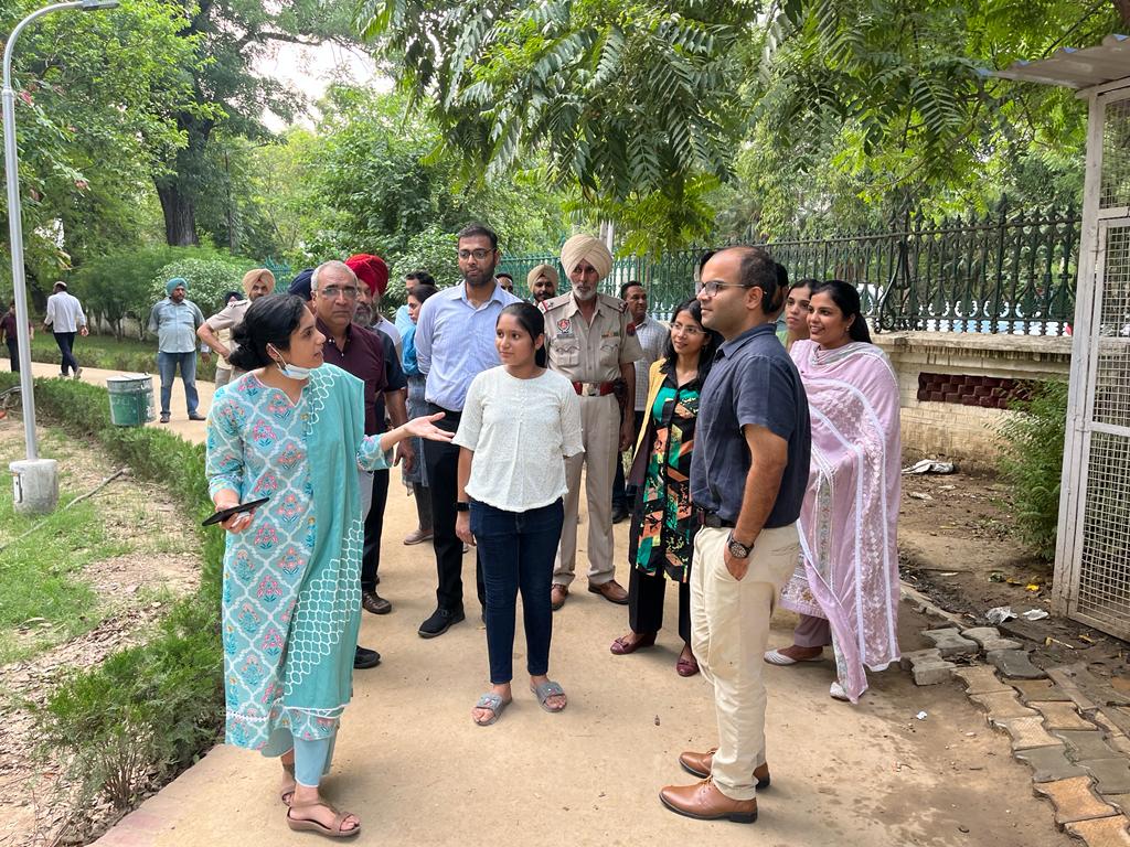 DC Patiala visits Baradari Garden in response to a letter written by 7th class girl student