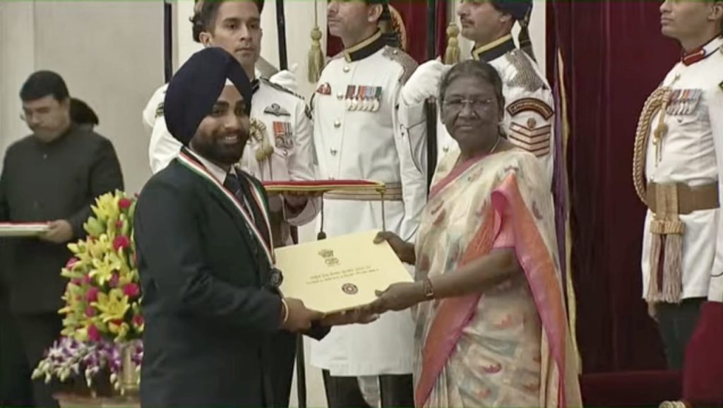 Lone NSS Volunteer from Punjab Maninderjit Singh of Lyallpur Khalsa College conferred with NSS National Award