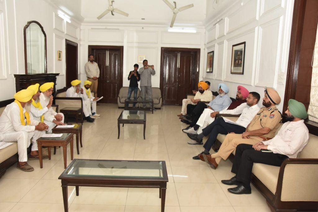 Farmers to call off protest in Sangrur after a meeting with Agriculture Minister Kuldeep Dhaliwal