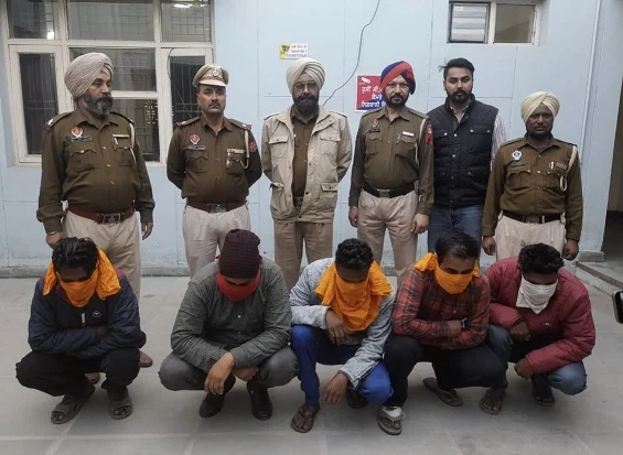 Rupnagar police bust gang of mobile snatchers, five held