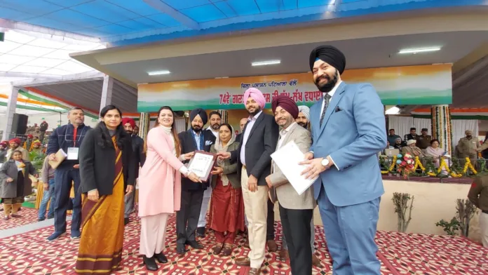 Young Progressive Sikh Forum office-bearers honoured by cabinet minister on Republic Day