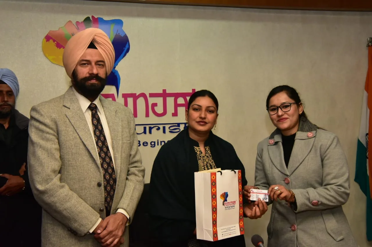 Now, tourist guides to guide tourists in Punjab; minister issued licenses