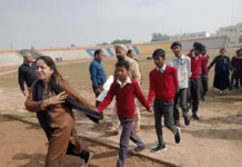 800 Students with DC and other officials form a human chain to create awareness against drugs