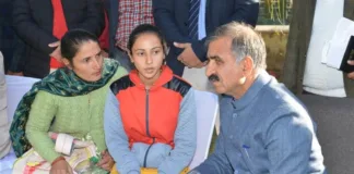 The State government will bear the entire cost of treatment of 18 years old Meenakshi Thakur, who belongs to Bijhari area of district Hamirpur. She is suffering from a serious illness. Chief Minister, Thakur Sukhvinder Singh Sukhu has directed district administration to take necessary action in this regard. Meenakshi Thakur along with her mother today met Chief Minister Thakur Sukhvinder Singh Sukhu at Circuit House, Hamirpur and apprised him that she is suffering from serious illness and is undergoing treatment at PGI Chandigarh. She told that her family is not in a position to bear the expenses on the treatment. Chief Minister Thakur Sukhvinder Singh Sukhu directed the district administration to take necessary steps to help Meenakshi. He said that total expenditure of her treatment would be incurred by the State government. The Chief Minister gives highest priority to social concern along with human sensibilities. Thakur Sukhvinder Singh Sukhu has taken many ambitious decisions for the weaker sections of the society after assuming the office of the Chief Minister. He is continuously preparing such schemes and programs which can empower the needy person.