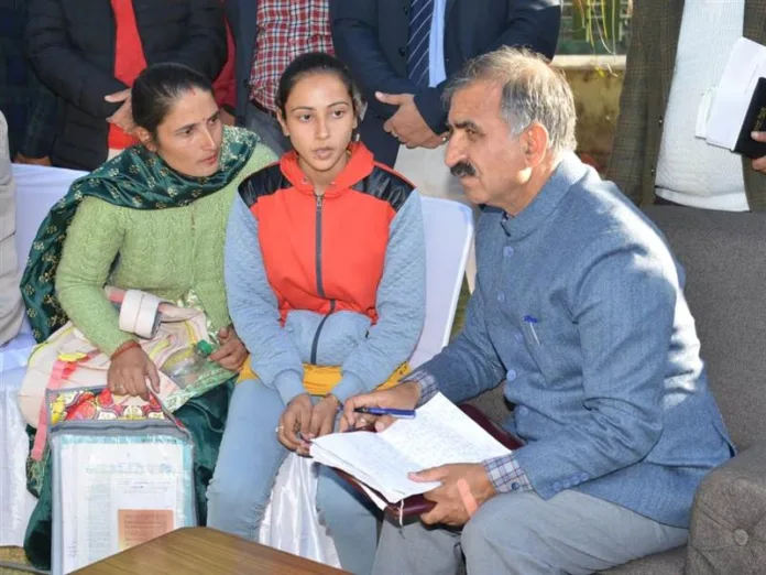 The State government will bear the entire cost of treatment of 18 years old Meenakshi Thakur, who belongs to Bijhari area of district Hamirpur. She is suffering from a serious illness. Chief Minister, Thakur Sukhvinder Singh Sukhu has directed district administration to take necessary action in this regard. Meenakshi Thakur along with her mother today met Chief Minister Thakur Sukhvinder Singh Sukhu at Circuit House, Hamirpur and apprised him that she is suffering from serious illness and is undergoing treatment at PGI Chandigarh. She told that her family is not in a position to bear the expenses on the treatment. Chief Minister Thakur Sukhvinder Singh Sukhu directed the district administration to take necessary steps to help Meenakshi. He said that total expenditure of her treatment would be incurred by the State government. The Chief Minister gives highest priority to social concern along with human sensibilities. Thakur Sukhvinder Singh Sukhu has taken many ambitious decisions for the weaker sections of the society after assuming the office of the Chief Minister. He is continuously preparing such schemes and programs which can empower the needy person.