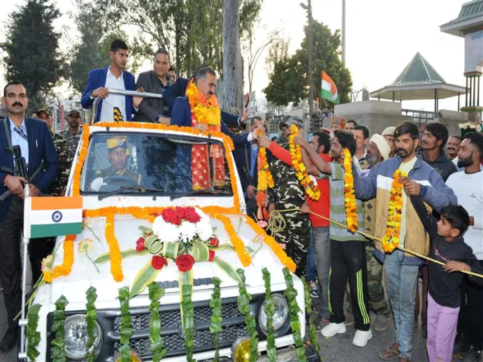 Chief Minister accorded rousing welcome at Sundernagar