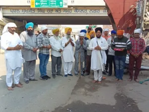 SGPC lodges protest with Gadkari for showing disrespect to Sikh symbol, Guru’s name; NHAI officer deny the allegations