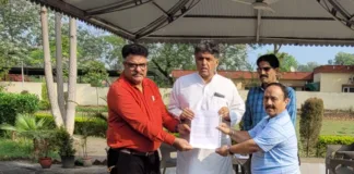 Members of Joint Forum of Trade Unions met Manish Tiwari; demanded his intervention on anti govt policies