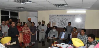 PSPCL employees taken unawares by Power minister; made surprise checking just before office closure hour