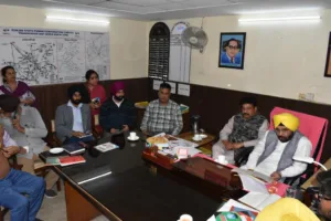 PSPCL employees taken unawares by Power minister; made surprise checking just before office closure hour   