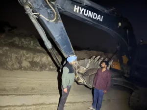 Big crackdown on illegal mining in Sri Anandpur Sahib area ; poclain machines , tippers seized