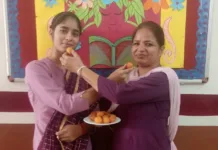 Breaking barriers-mother-daughter duo passed 12th class together with flying colours