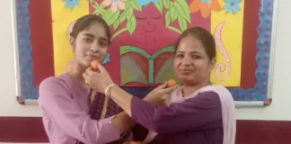 Breaking barriers-mother-daughter duo passed 12th class together with flying colours