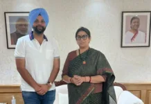 BJP district president Ajayvir Singh Lalpura meets Union Minister Smriti Irani