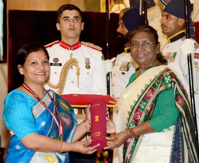 Punjab’s Madhavi awarded with National Florence Nightingale Award; President of India felicitated the awardees